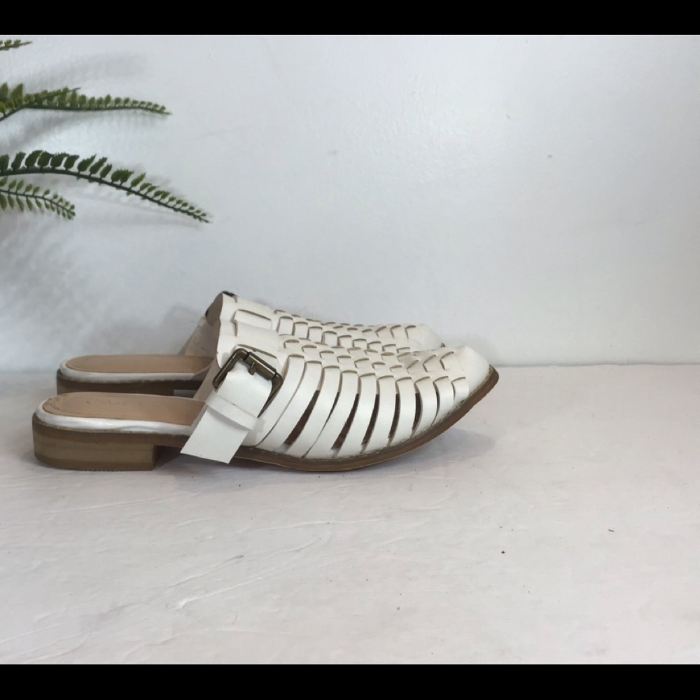 CHASE & CHLOE WHITE WOVEN BUCKLE SLIDE MULES SZ 6 - Picture 4 of 12